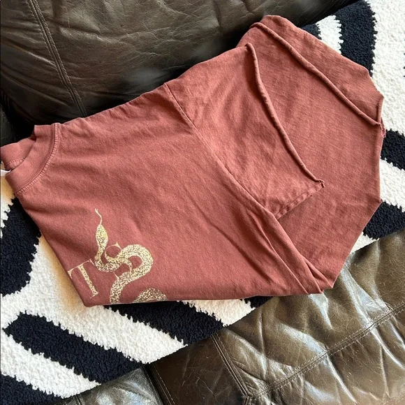 Pebby Forevee Side Slit Graphic Tee - Picture 6 of 7